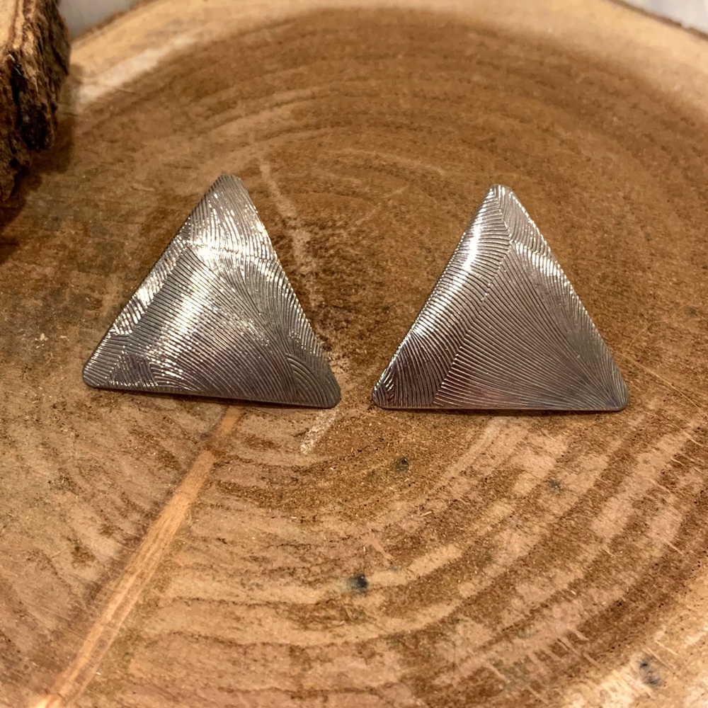 Triangle studs - Picture 2 of 4